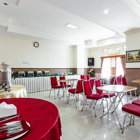 Reddoorz Plus Near Alun Alun Karanganyar Surakarta  Exterior photo